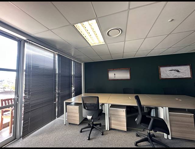 120M² CO-WORKING SPACE TO LET IN DIE HOEWES